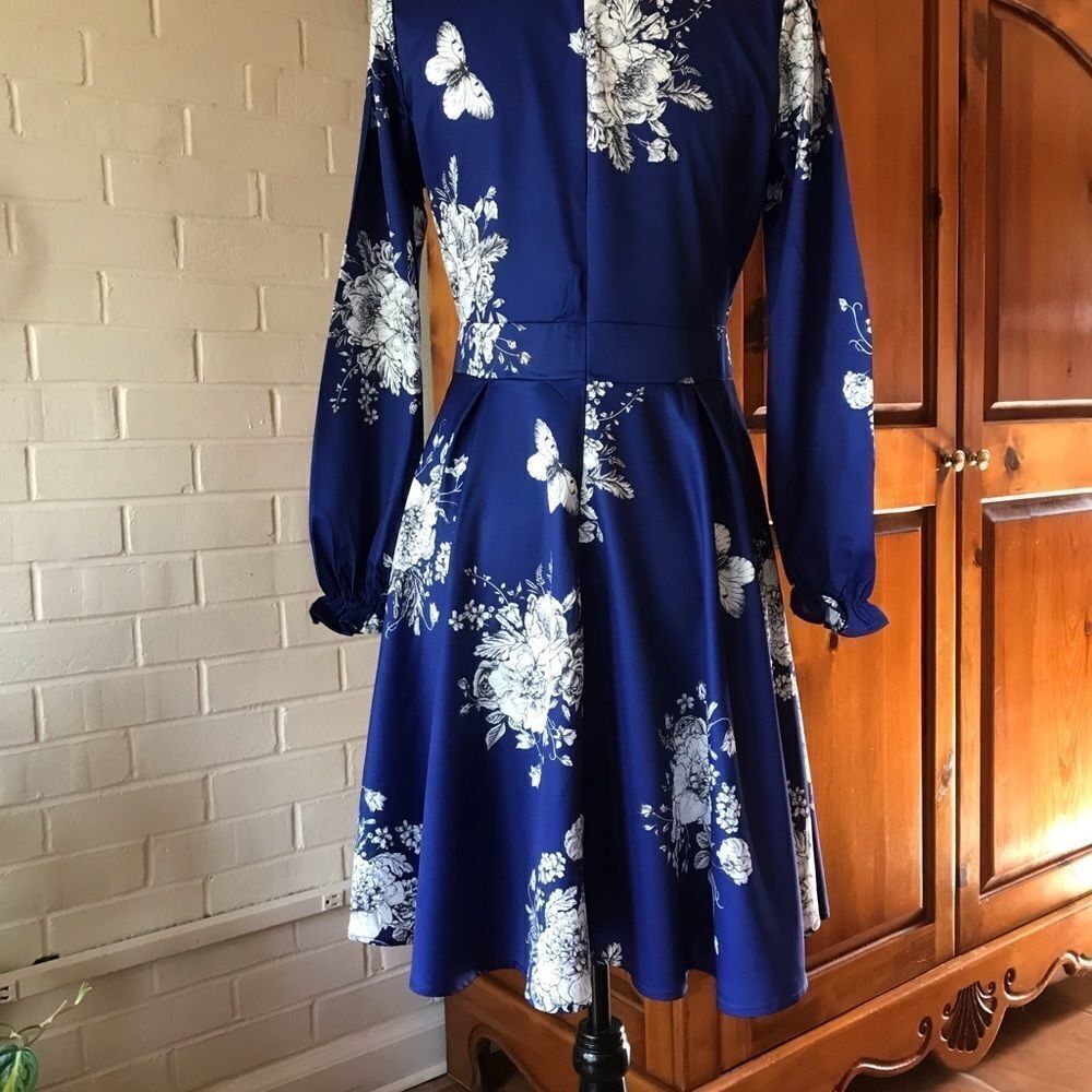 ROYAL blue flowers and butterflies print dress fit and flare NWOT - Picture 5 of 11